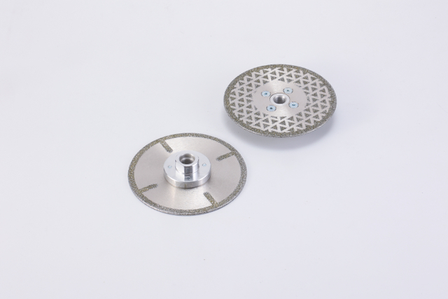 Eine Seite Dreiecksform und eine andere Seite mit Streifen abrasiv elektroplattiert M14 Faden Diamond Sägeklinge für Marmor