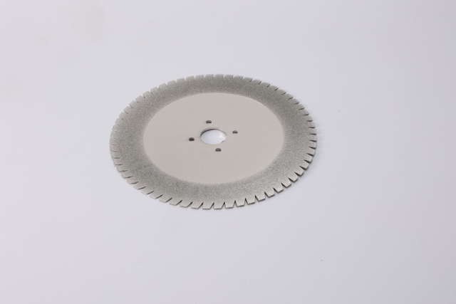 Electroplated Diamond Saw Saw Blade spezialisiert auf das Schneiden von Positionierlöchern in Gummigurten