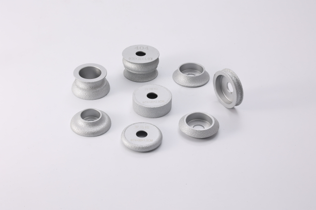 Verschiedene Arten des gefälschten Diamantschleitrads mit Winkelmühle